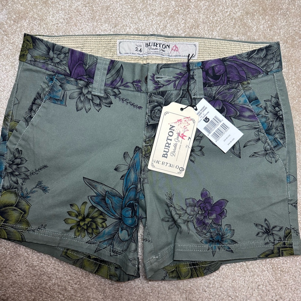 Burton Mid Shorts Size 24